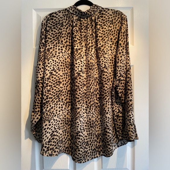 H&M button down blouse - Picture 2 of 4